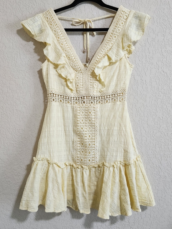 Audrey Parks for Francesca's Collections Pale Yellow Summer Mini Dress - Picture 2 of 13